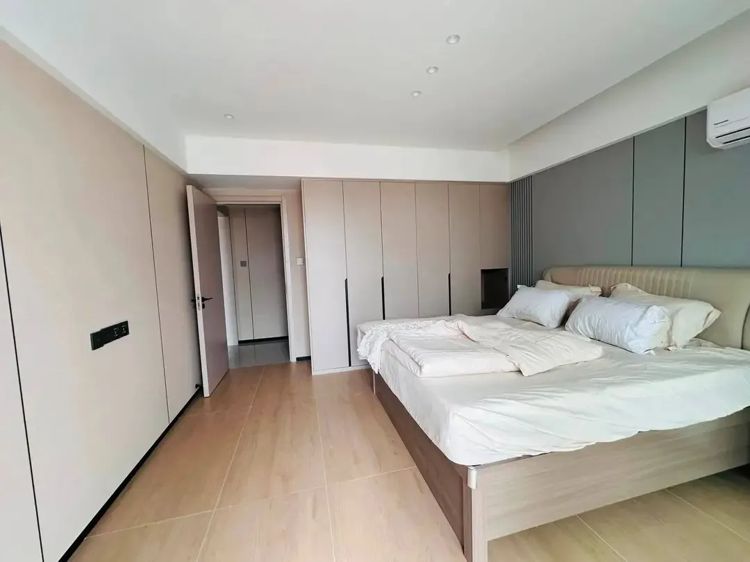 Bedroom 8 — Furnished apartment in Kipé, Conakry