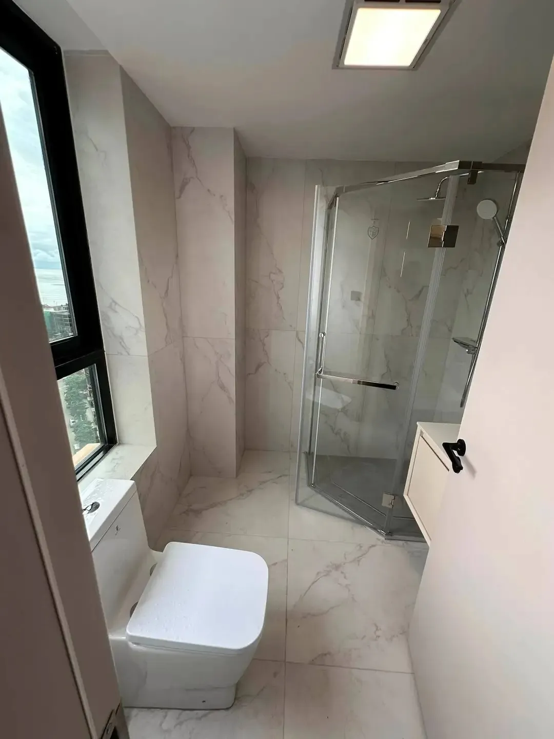 Bathroom 2 — Furnished apartment in Kipé, Conakry