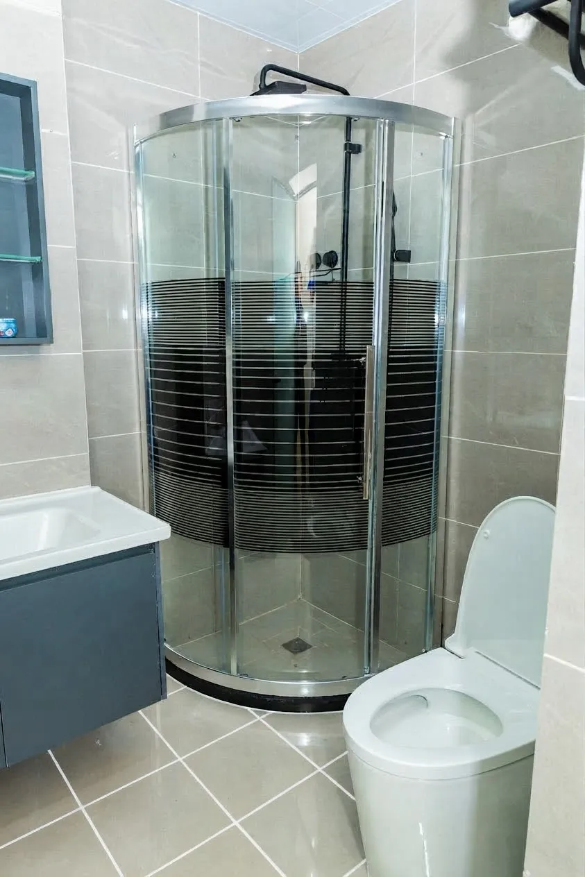 Bathroom — Furnished apartment in Kipé, Conakry