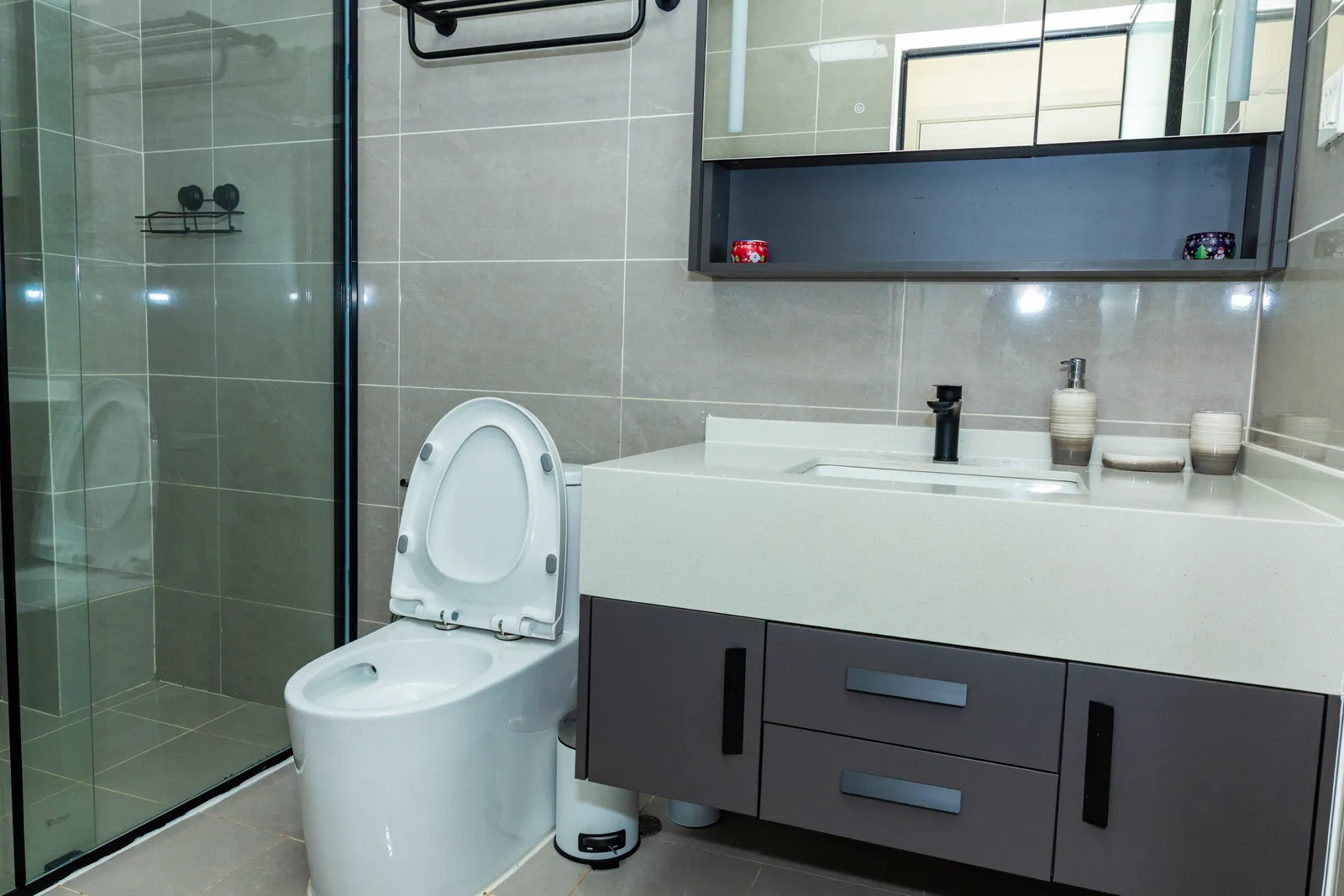 Bathroom 3 — Furnished apartment in Kipé, Conakry