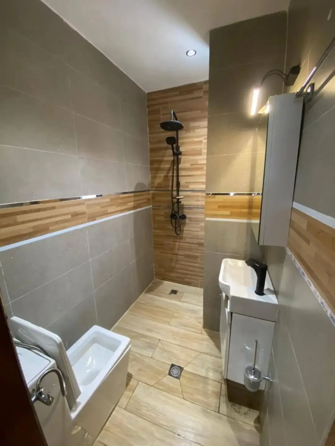 Bathroom — Furnished apartment in Kipé, Conakry