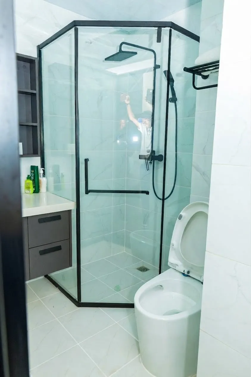 Bathroom — Furnished apartment in Kipé, Conakry