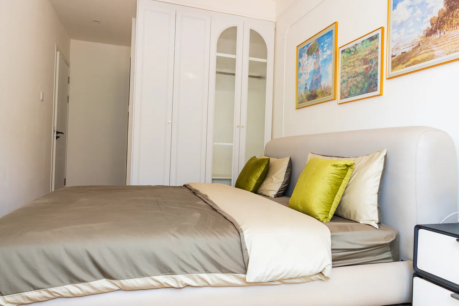 Bedroom — Furnished apartment in Kipé, Conakry