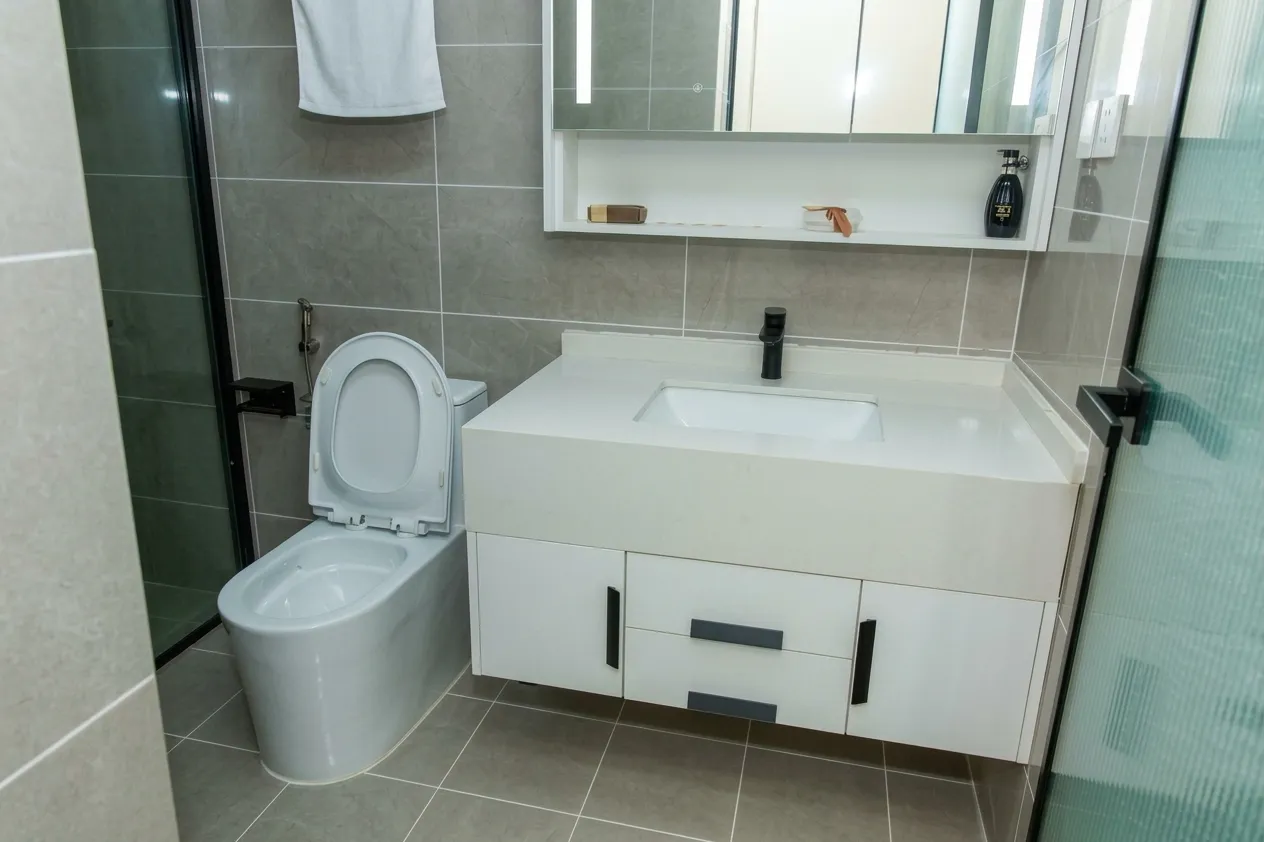 Bathroom — Furnished apartment in Kipé, Conakry