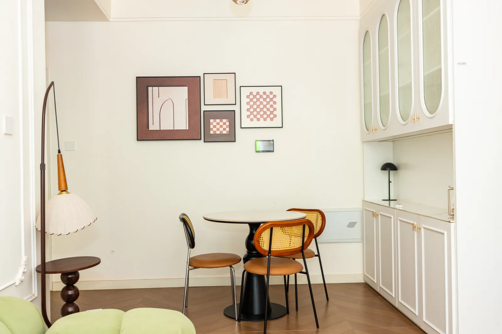 Dining area — Furnished apartment in Kipé, Conakry