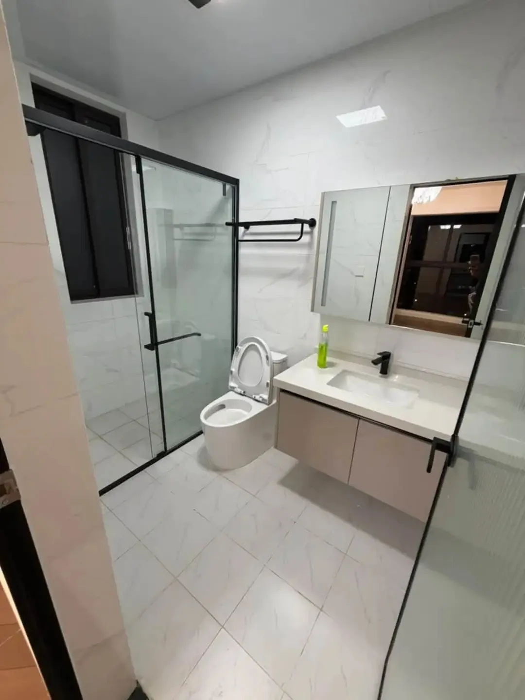 Bathroom — Furnished apartment in Kipé, Conakry