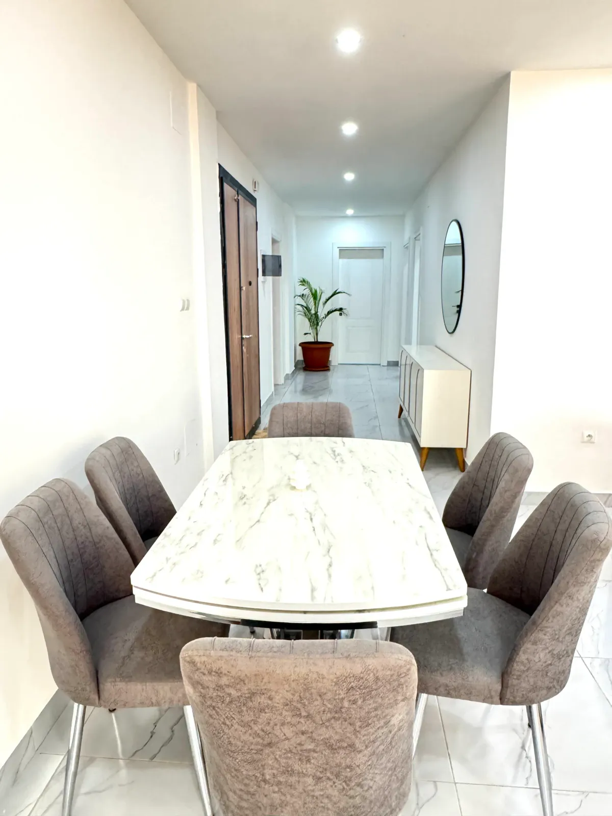 Espace repas — Appartement meublé à Lambanyi, Conakry