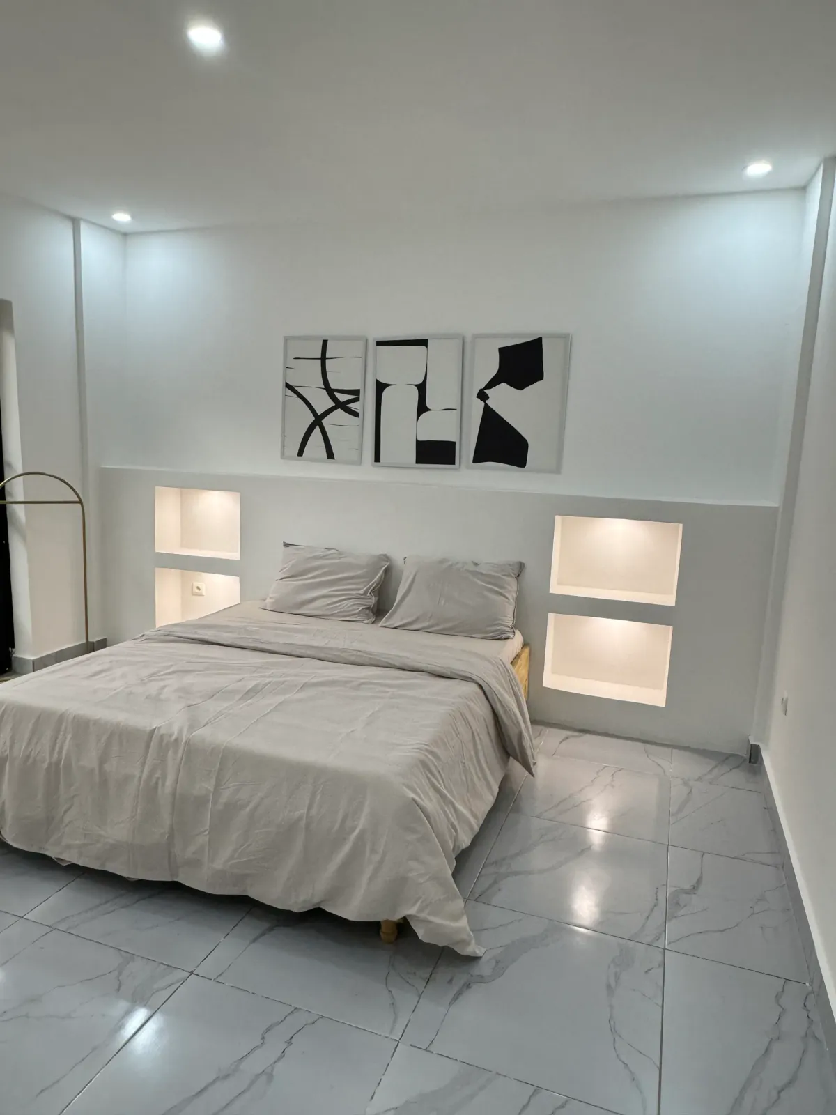 Chambre — Appartement meublé à Lambanyi, Conakry
