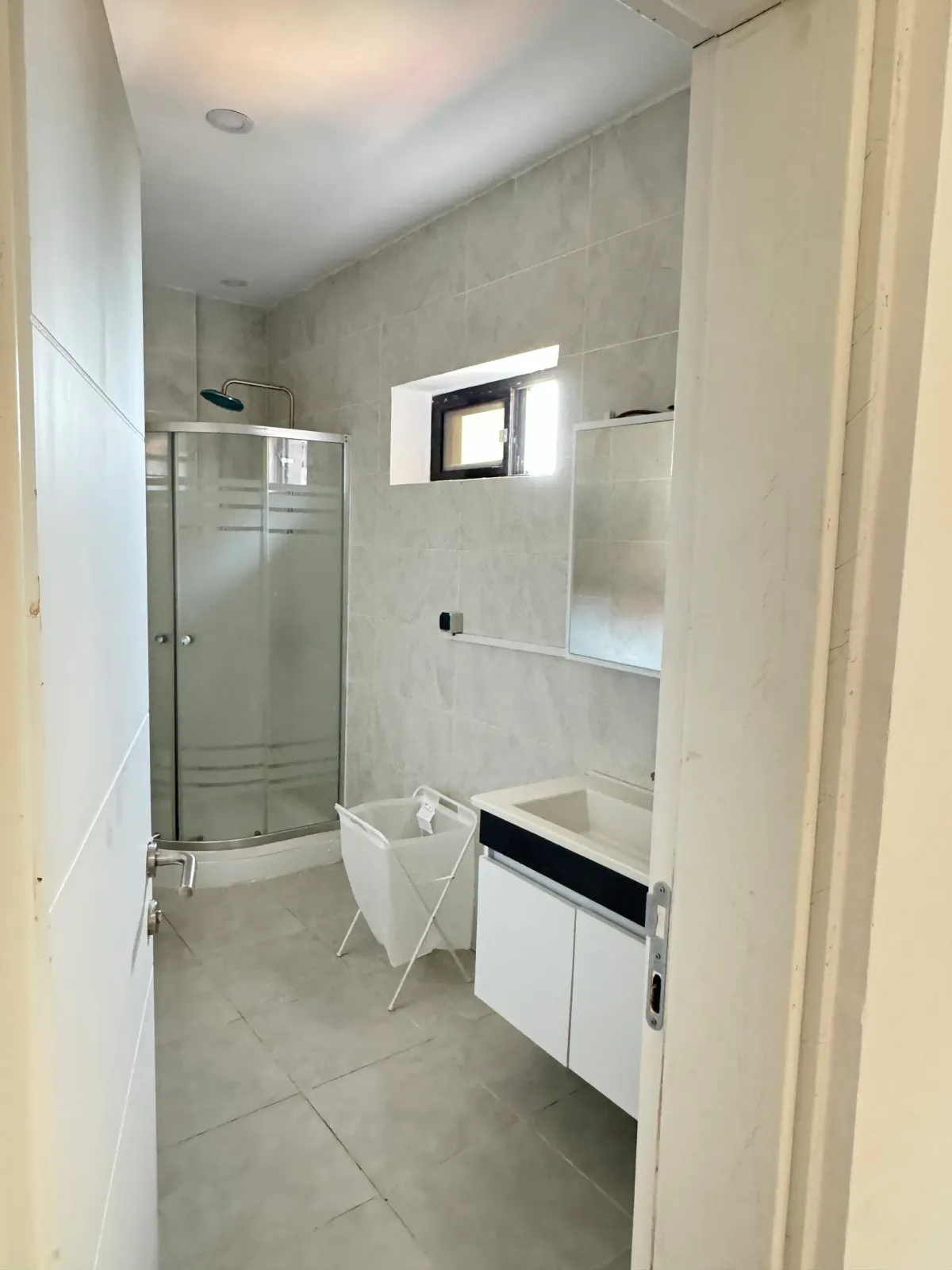 Bathroom 3 — Furnished apartment in Lambanyi, Conakry
