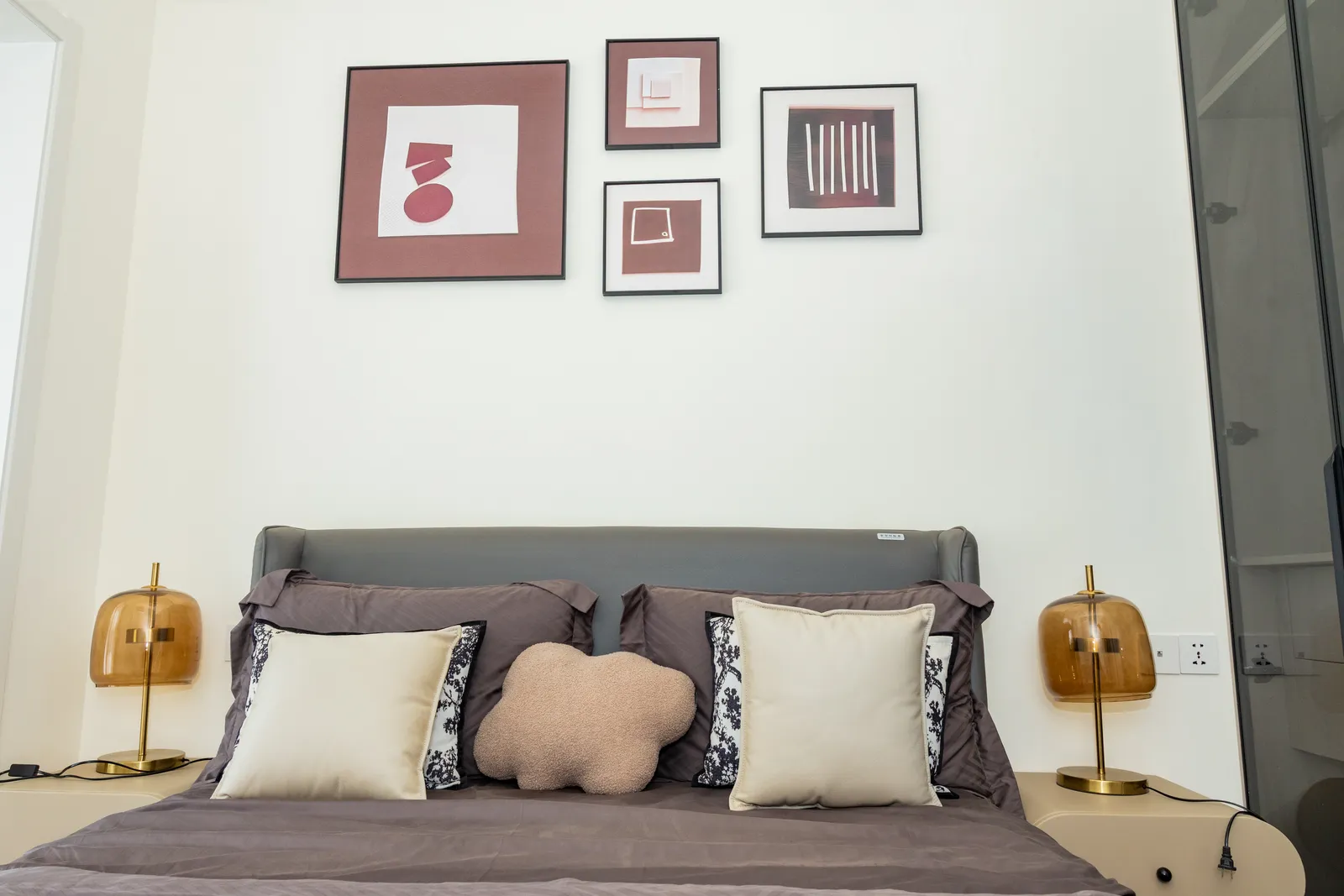 Bedroom 4 — Furnished apartment in Kipé, Conakry