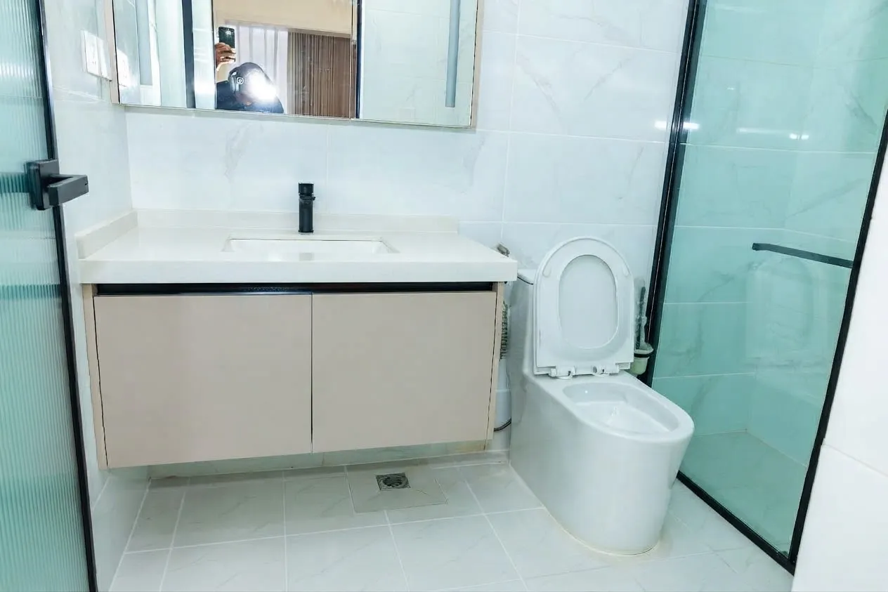 Bathroom 2 — Furnished apartment in Kipé, Conakry