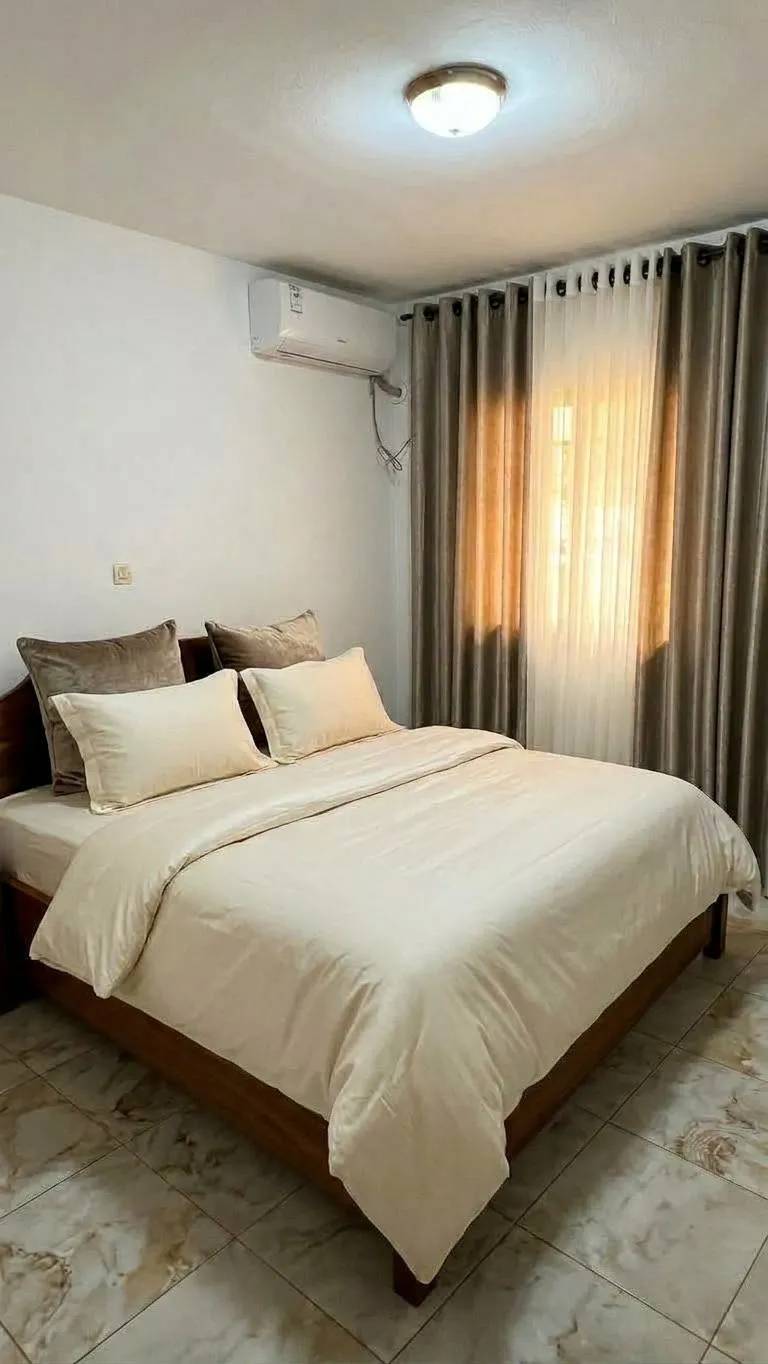 Chambre — Appartement meublé à Nongo, Conakry
