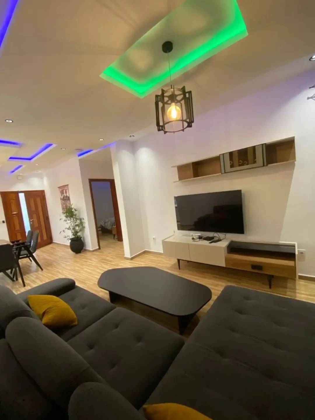 Salon — Appartement meublé à Kipé, Conakry