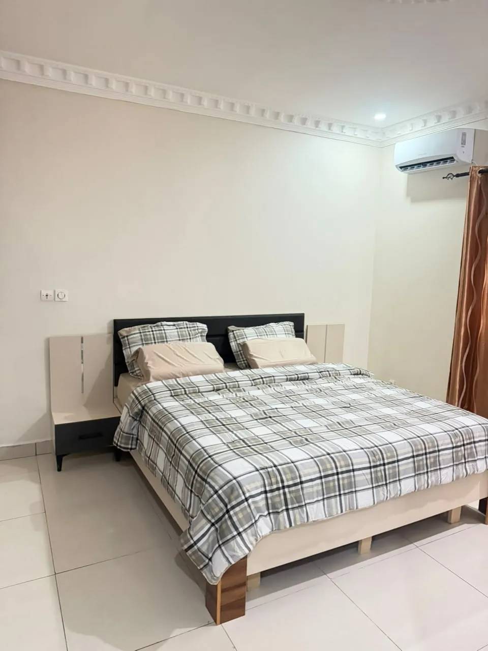 Chambre — Appartement meublé à Kipé, Conakry