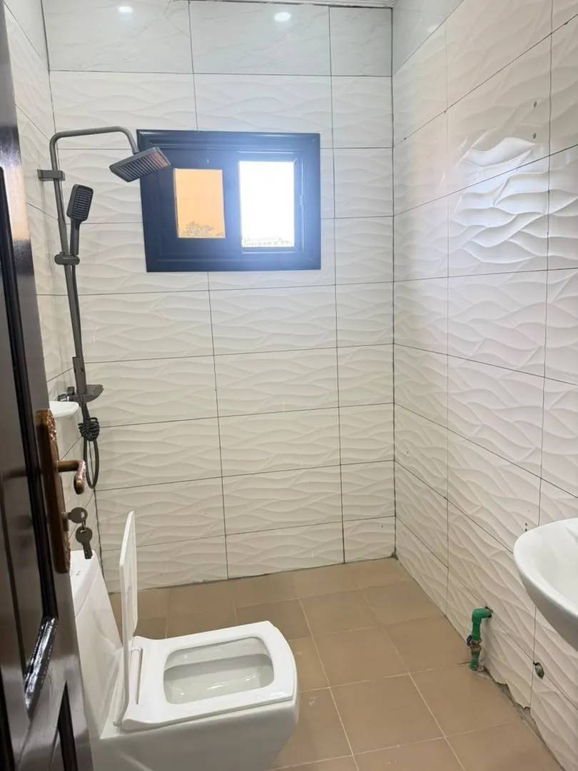 Salle de bain 3 — Appartement meublé à Kipé, Conakry