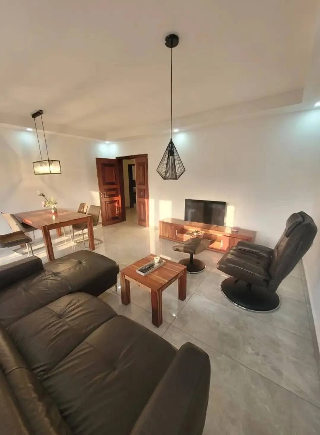 Salon — Appartement meublé à Minière, Conakry