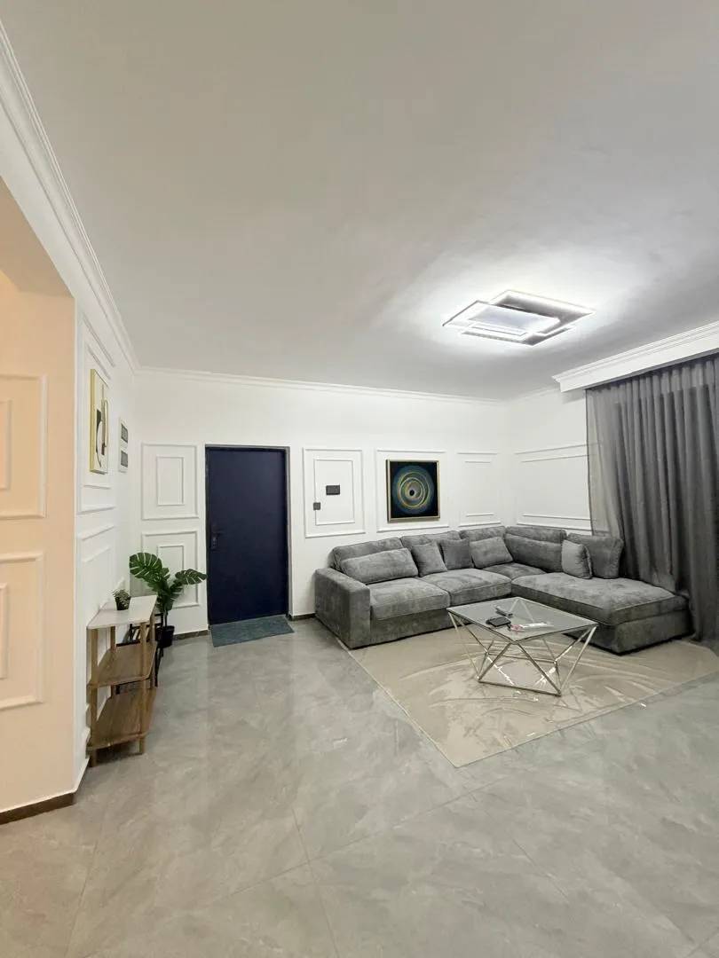 Salon — Appartement meublé à Kipé, Conakry