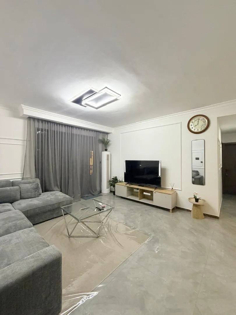 Salon 2 — Appartement meublé à Kipé, Conakry