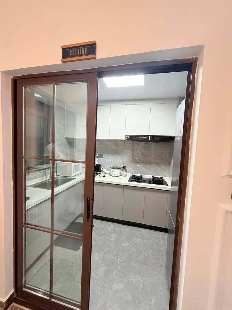 Cuisine — Appartement meublé à Kipé, Conakry