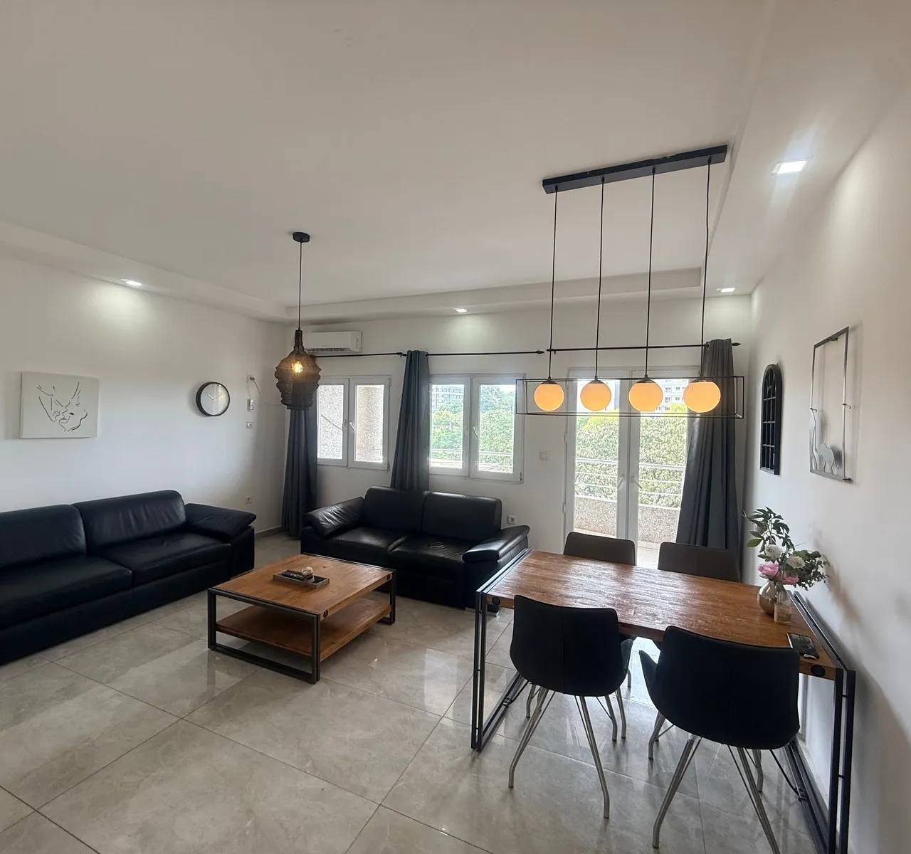 Salon — Appartement meublé à Minière, Conakry