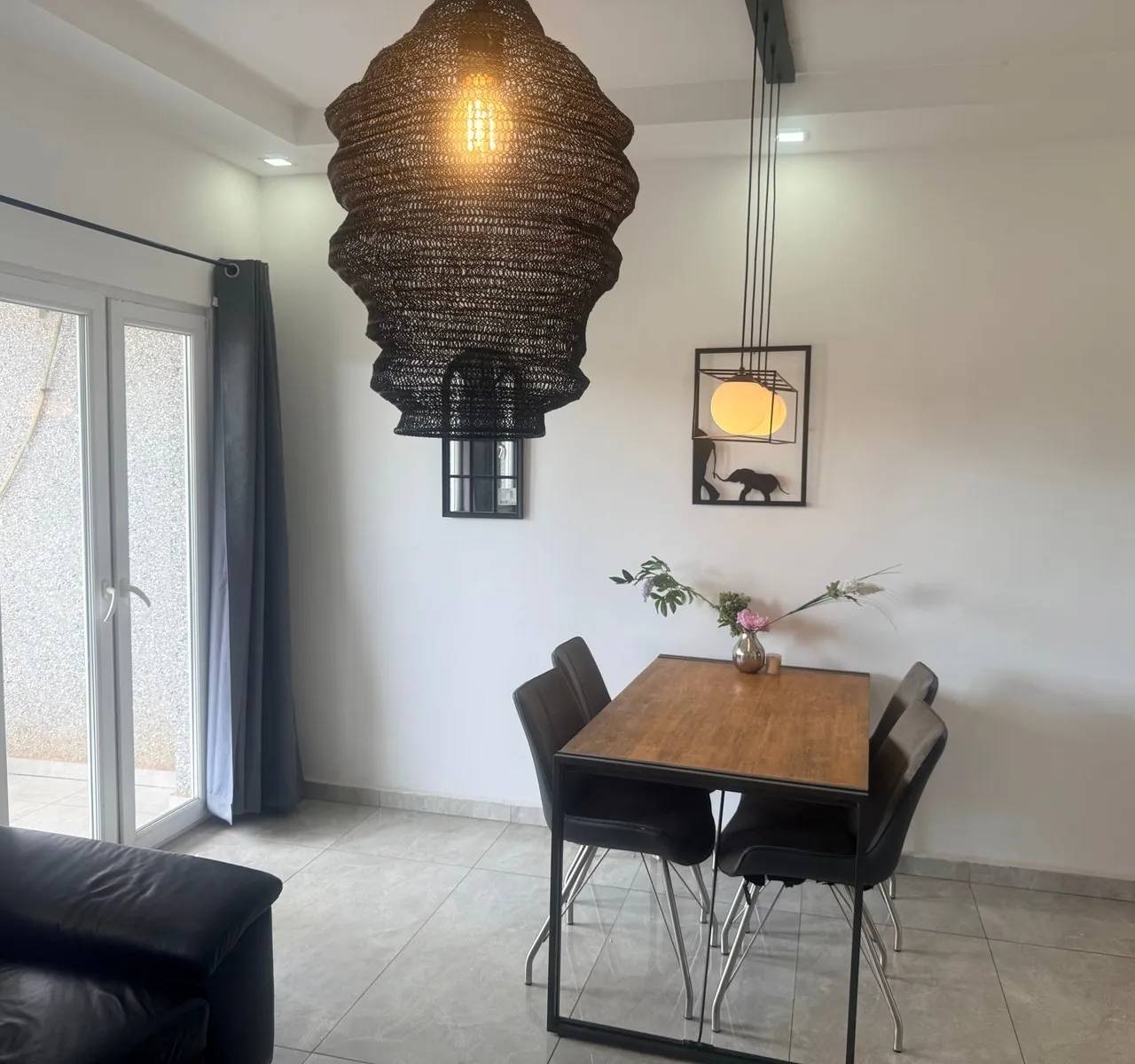Espace repas 2 — Appartement meublé à Minière, Conakry