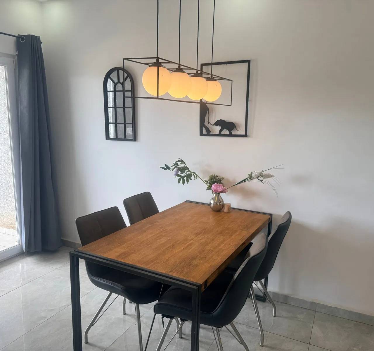Espace repas 3 — Appartement meublé à Minière, Conakry