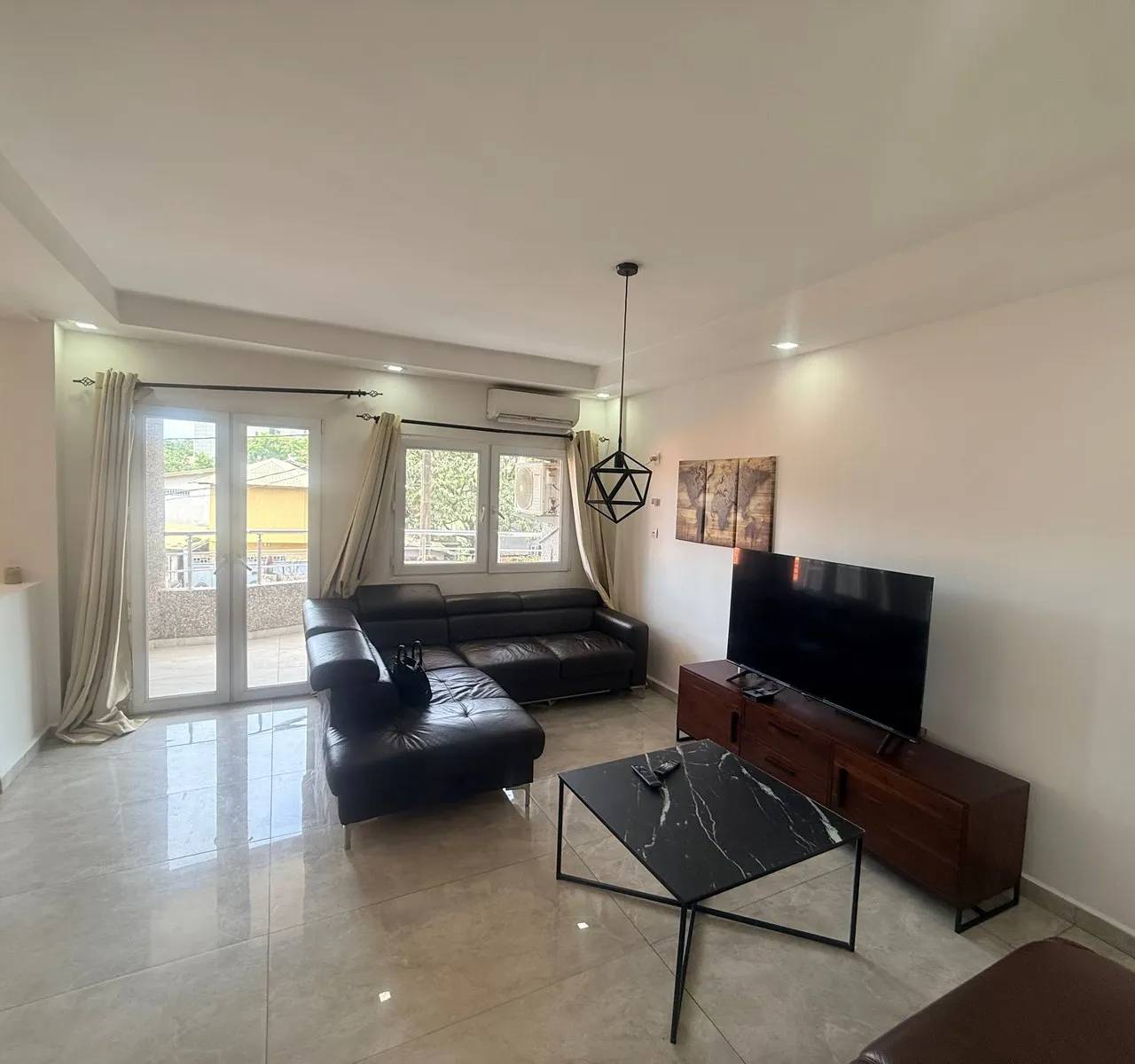 Salon — Appartement meublé à Minière, Conakry